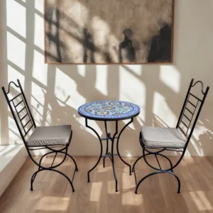 Salon de jardin marocain en zellige Fassi et fer forgé avec deux chaises et table ronde artisanale